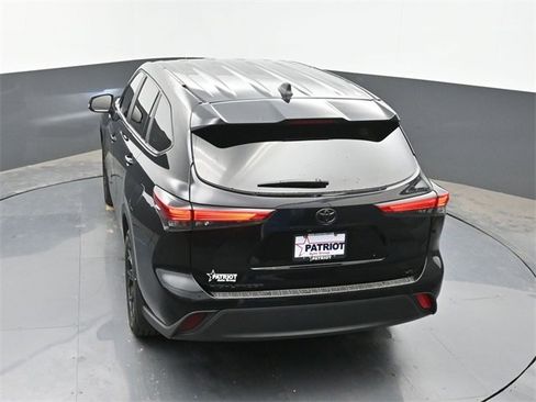 Used 2023 Toyota Highlander LE image 37