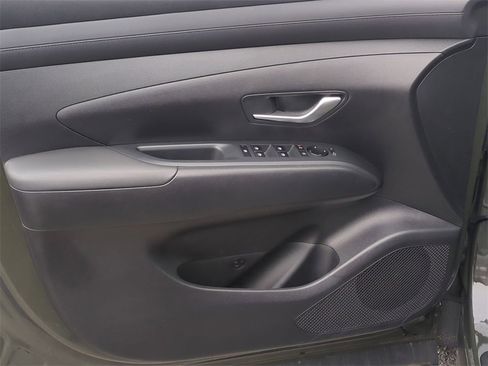 Certified 2025 Hyundai Tucson SE image 10