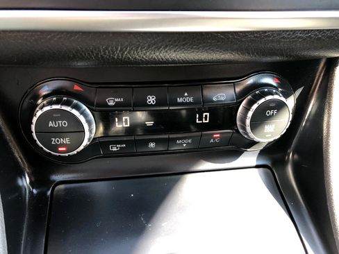 Used 2014 Mercedes-Benz CLA 250 4MATIC image 22