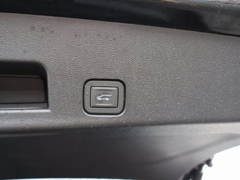 Used 2025 Chevrolet Traverse LT w/ Sun and Wheel Package image 26