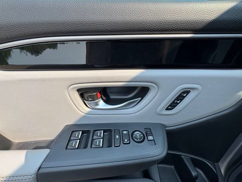 Used 2025 Honda Pilot Touring image 15