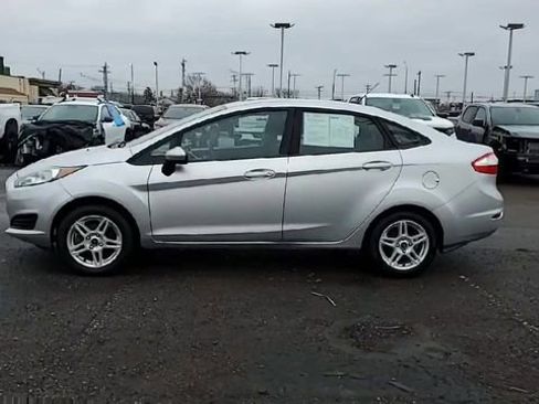 Used 2018 Ford Fiesta SE image 5