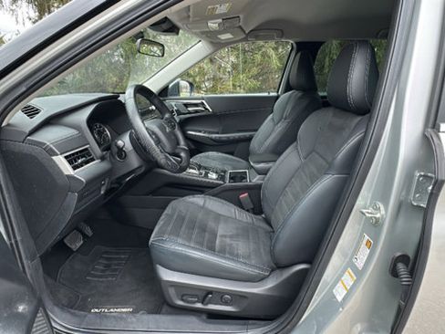 Used 2022 Mitsubishi Outlander SE image 12