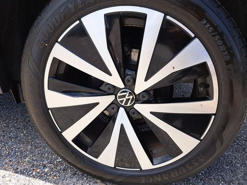 Used 2024 Volkswagen Taos SE FWD image 25