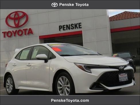 Certified 2025 Toyota Corolla SE w/ SE Package image 1