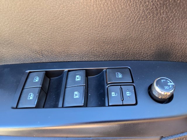 Used 2019 Toyota Highlander Plus AWD/4WD image 38