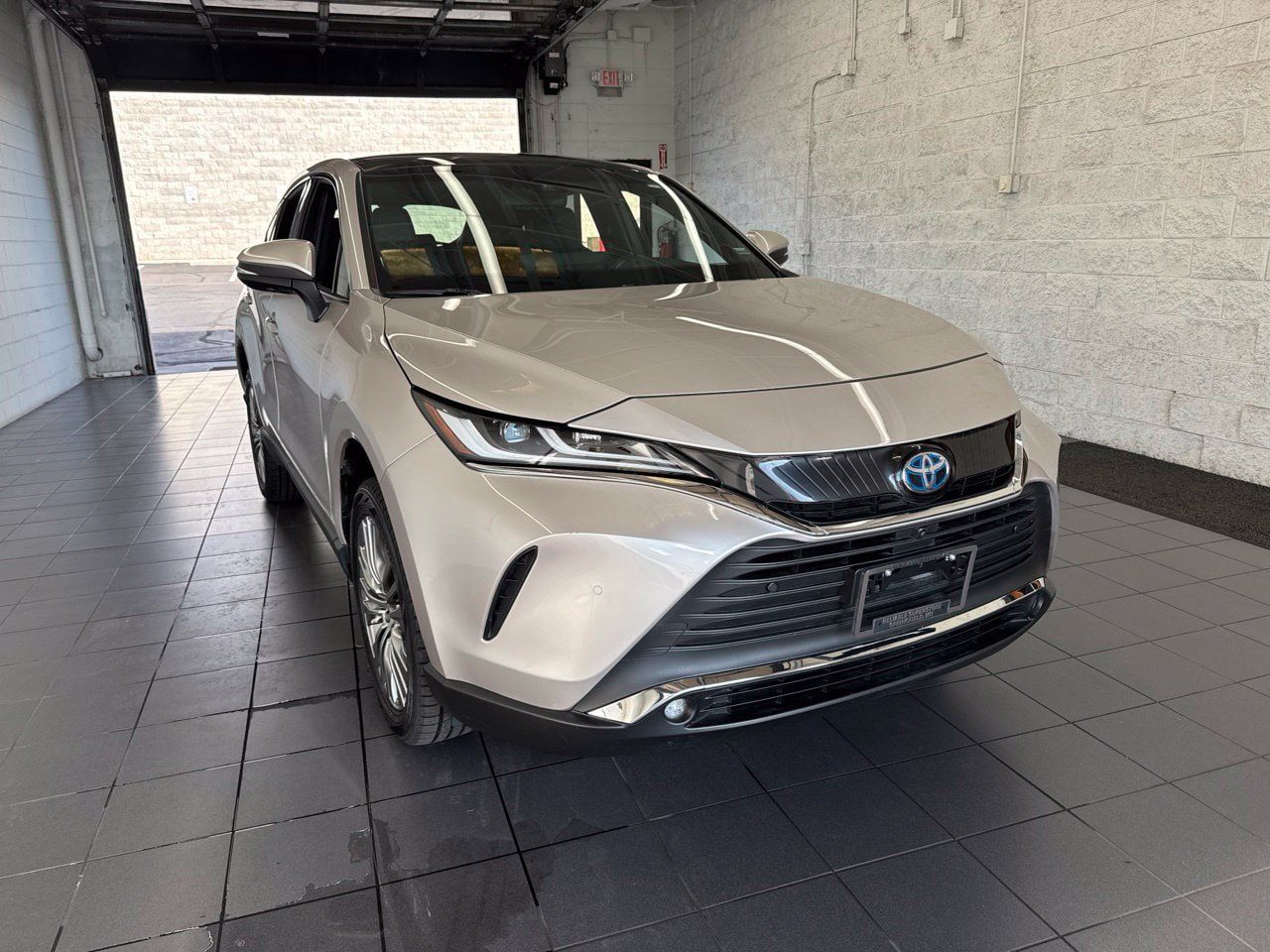 Used 2024 Toyota Venza Limited AWD/4WD image 2