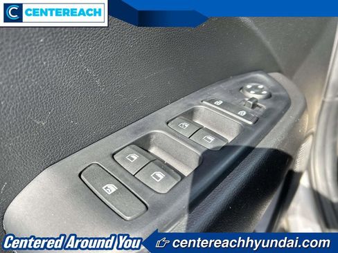 Used 2023 Hyundai Venue SEL w/ Cargo Package image 16