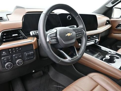 Used 2025 Chevrolet Tahoe High Country AWD/4WD image 27