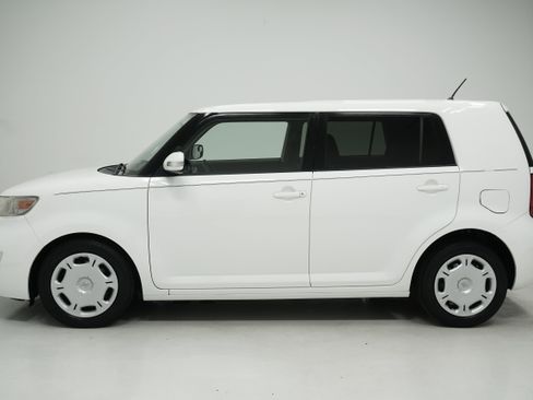 Used 2008 Scion xB FWD image 7
