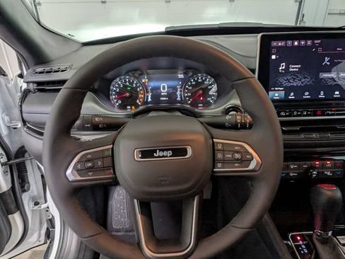 Used 2026 Jeep Compass Limited AWD/4WD image 16