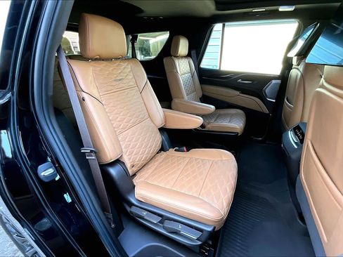 Used 2024 Cadillac Escalade Sport w/ LPO, ONYX Package image 19