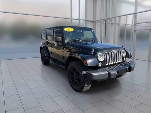 Used 2017 Jeep Wrangler Unlimited Sahara AWD/4WD image 2