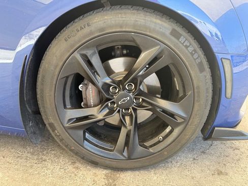 Used 2019 Chevrolet Camaro SS RWD image 3
