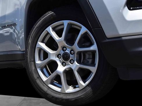 Used 2025 Jeep Compass Limited AWD/4WD image 3