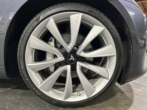 Used 2019 Tesla Model 3 Standard Range image 9
