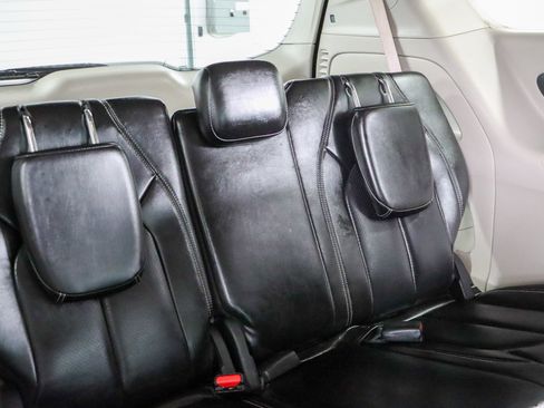 Used 2023 Chrysler Pacifica Touring-L image 29