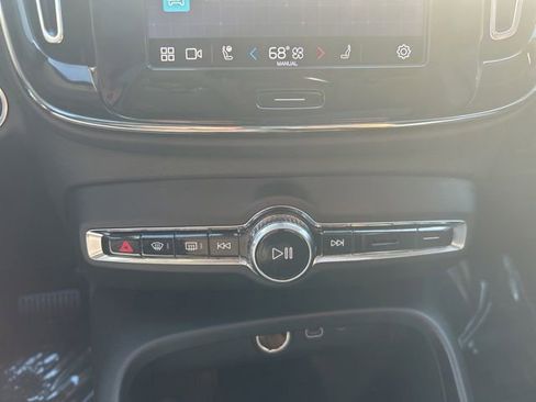 Used 2025 Volvo XC40 B5 Core AWD/4WD image 23