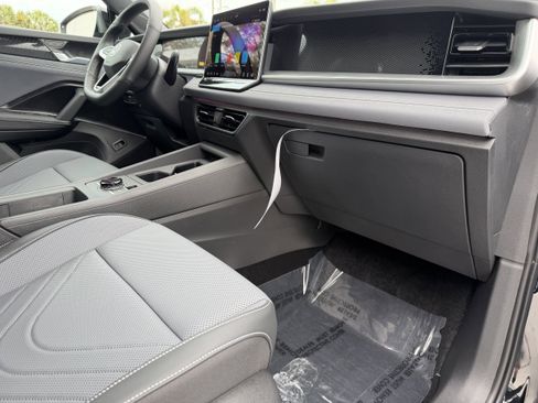 New 2026 Volkswagen Tiguan SE R-Line FWD image 11