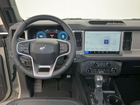 New 2025 Ford Bronco Outer Banks image 17