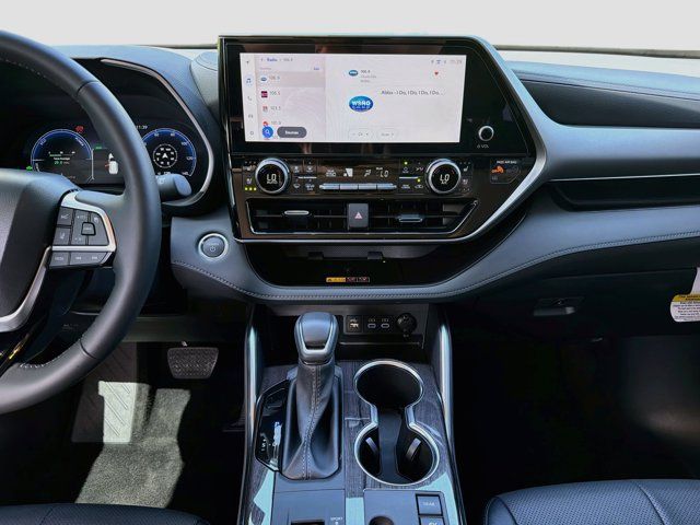 Used 2026 Toyota Highlander Limited AWD/4WD image 19