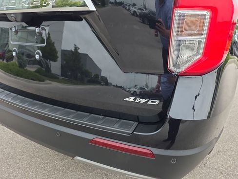 Used 2022 Ford Explorer XLT w/ Equipment Group 202A image 13