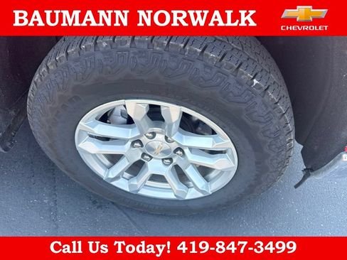 Used 2022 Chevrolet Silverado 1500 LT AWD/4WD image 12