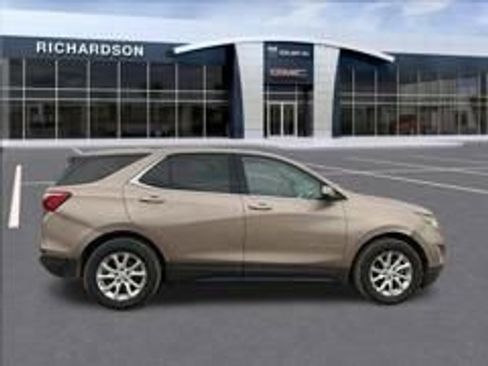 Used 2019 Chevrolet Equinox LT w/ Driver Convenience Package FWD image 9