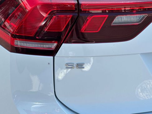 Certified 2023 Volkswagen Tiguan SE FWD image 28