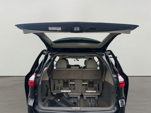 Used 2017 Toyota Sienna XLE w/ XLE Navigation Package image 30