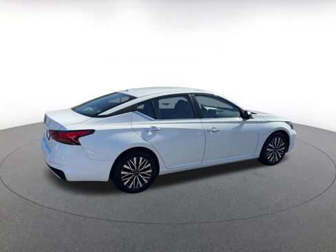 Used 2025 Nissan Altima 2.5 SV FWD image 14