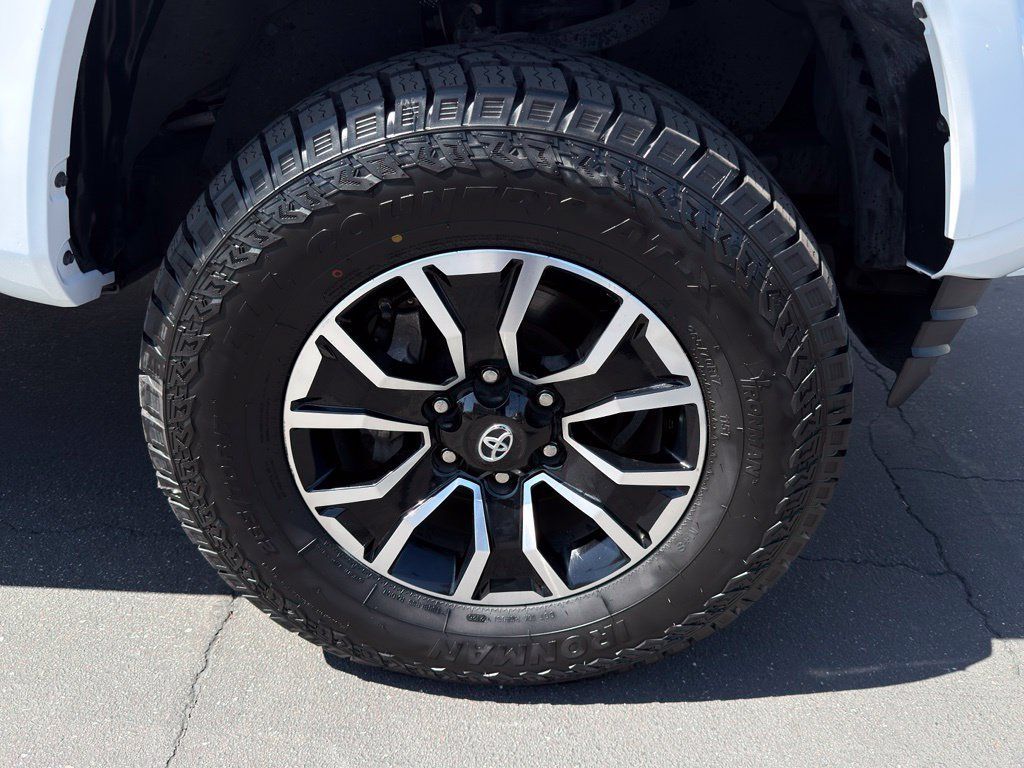 Used 2021 Toyota Tacoma TRD Sport w/ Technology Package AWD/4WD image 9
