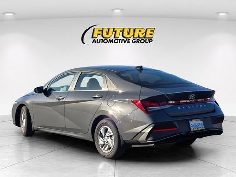 Used 2025 Hyundai Elantra SE FWD image 7