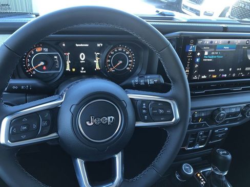 New 2026 Jeep Wrangler Unlimited Sahara w/ Technology Group AWD/4WD image 23