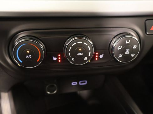 Used 2024 Chevrolet Trax LS w/ LS Convenience Package FWD image 7