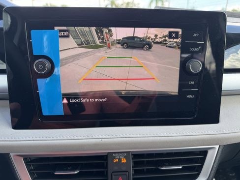New 2025 Volkswagen Taos SE image 19