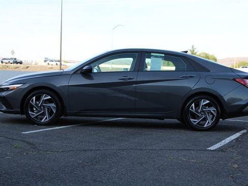 Used 2025 Hyundai Elantra Sport FWD image 9