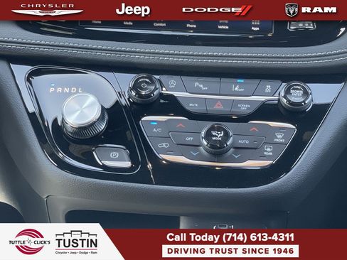 New 2026 Chrysler Pacifica Select FWD image 13