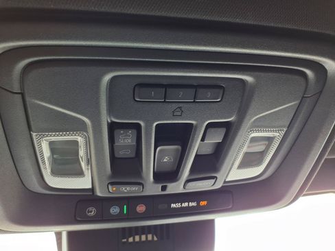 Used 2022 GMC Sierra 1500 AT4 w/ Technology Package AWD/4WD image 6