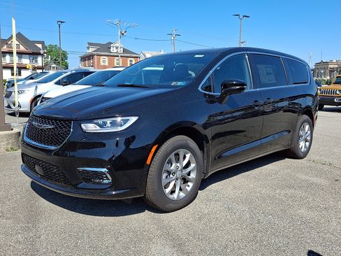 New 2026 Chrysler Pacifica Limited AWD/4WD image 3