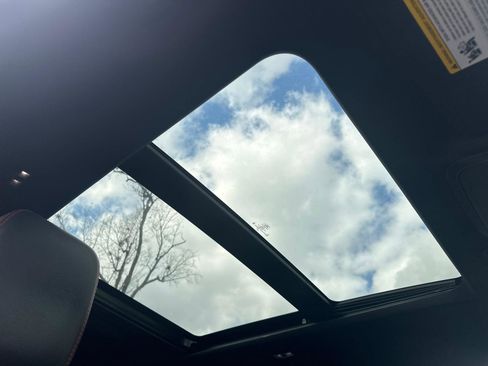 Used 2023 Ford Explorer ST-Line w/ Class IV Trailer Tow Package image 8