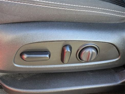 Used 2023 GMC Terrain SLE w/ Driver Convenience Package image 27