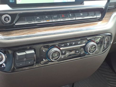 Used 2025 Chevrolet Silverado 1500 LT AWD/4WD image 19