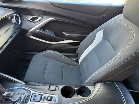 Used 2018 Chevrolet Camaro LT RWD image 11