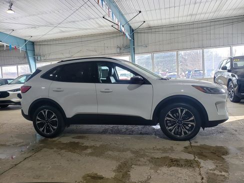 Used 2022 Ford Escape SEL w/ SEL Stealth AWD Package image 2
