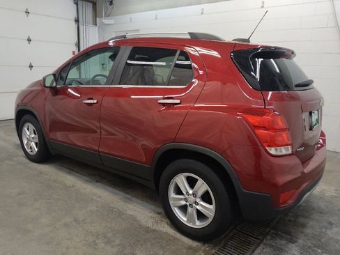 Used 2018 Chevrolet Trax LT w/ LT Convenience Package FWD image 3