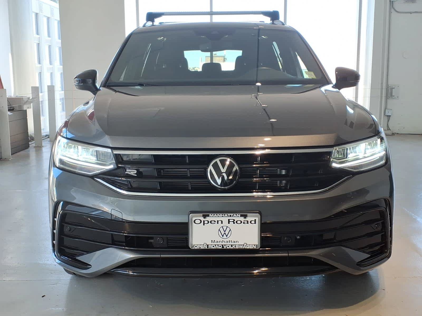 Used 2024 Volkswagen Tiguan SE R-Line AWD/4WD image 2