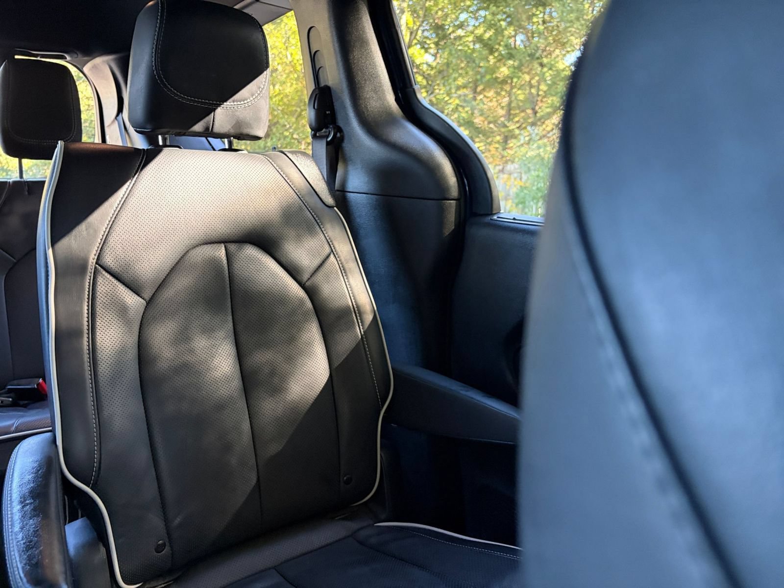 Used 2025 Chrysler Pacifica Limited FWD image 41