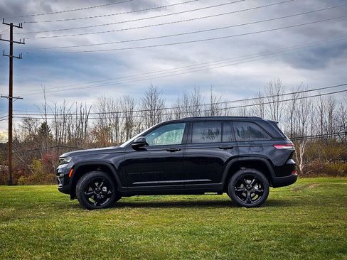 New 2025 Jeep Grand Cherokee Limited image 7