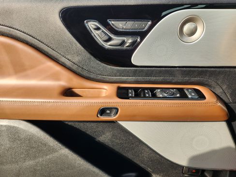 Used 2022 Lincoln Aviator Reserve w/ Equipment Group 201A image 23